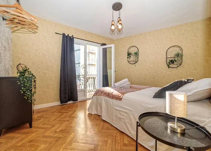 Hébergement de vacances Maison 15 Couchages Idéale Pour En Groupe *